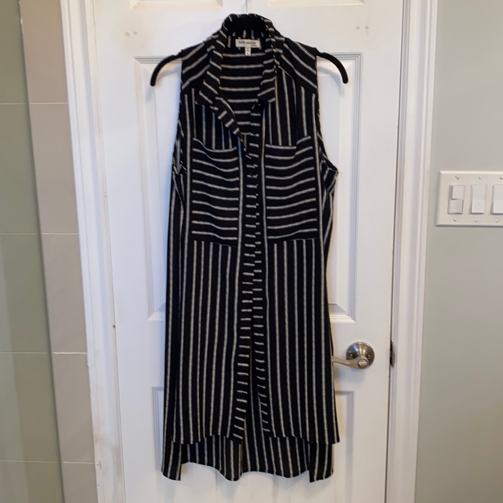 SOLD 💗Flowy long buttoned top from faith and joy